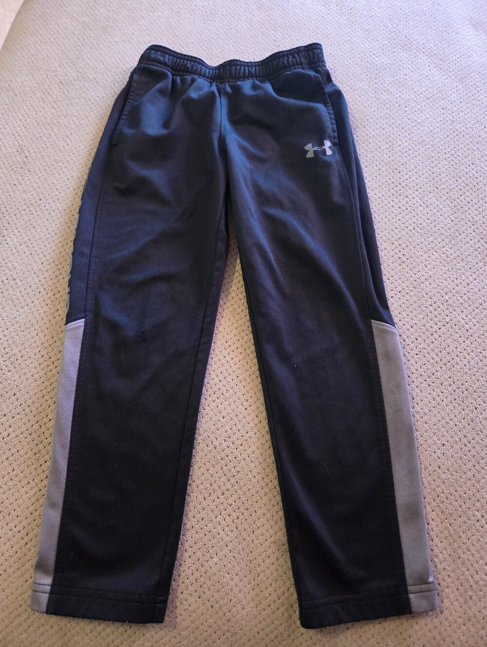 Under Armour youth 5 black gray athletic joggers pants w/ pockets